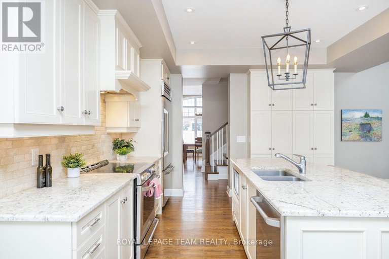 28933926/213-cabrelle-place-e/manotick-village-manotick-estates/ottawa/ontario/K4M0A9_14