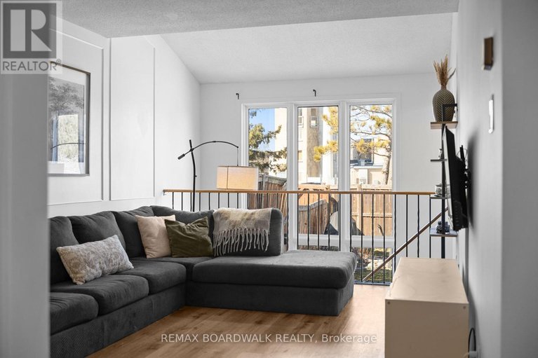 29576732/567-latour-crescent/fallingbrookgardenway-south/ottawa/ontario/K4A1P3_17