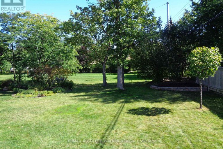 29110851/2243-hillary-avenue/alta-vista/ottawa/ontario/K1H7H7_36