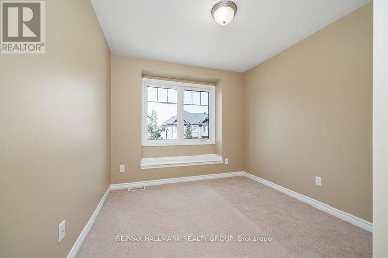 28978296/601-foxlight-circle/emerald-meadowstrailwest/ottawa/ontario/K2M0L9_29
