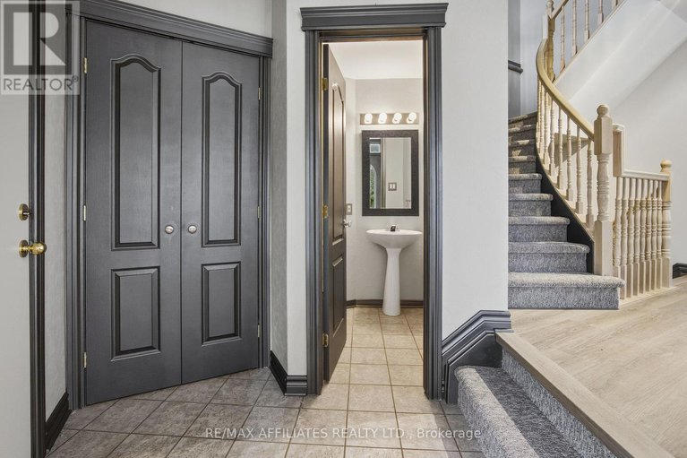 29125287/137-hearst-way/katimavik/ottawa/ontario/K2L4G5_4