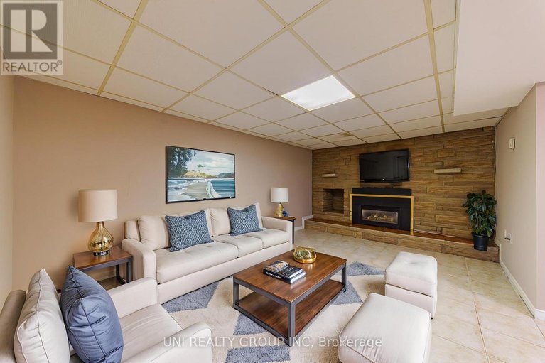 29578391/17-forest-park-avenue/city-viewskylinefisher-heightsparkwood-hills/ottawa/ontario/K2E5A2_32