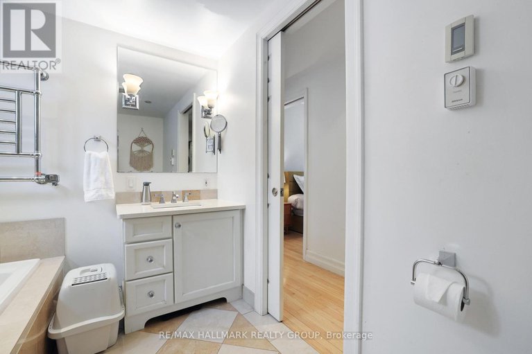 28431922/208-210-renouf-avenue/overbrook/ottawa/ontario/K1K3T1_37