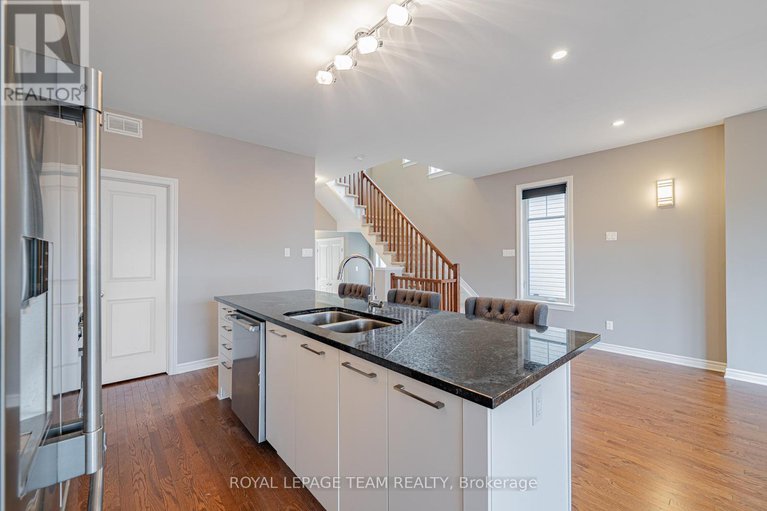28252866/768-cedar-creek-drive/blossom-parkkemp-parkfindlay-creek/ottawa/ontario/K1T0B2_22