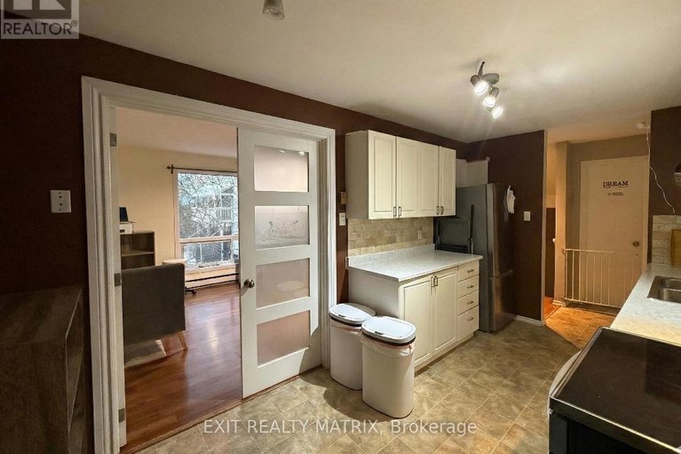 29253228/5b-762-st-andre-drive/hiawatha-parkconvent-glen/ottawa/ontario/K1C4S7_8