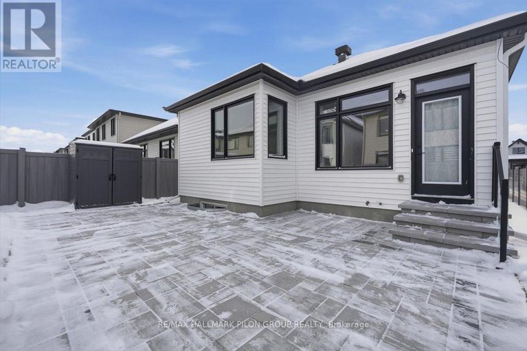 29474448/296-cornice-street/mer-bleuebradley-estatesanderson-park/ottawa/ontario/K1W0R4_23