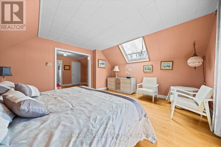 29689978/961-kingsmere-avenue/mckellar-heightsglabar-park/ottawa/ontario/K2A3K3_32