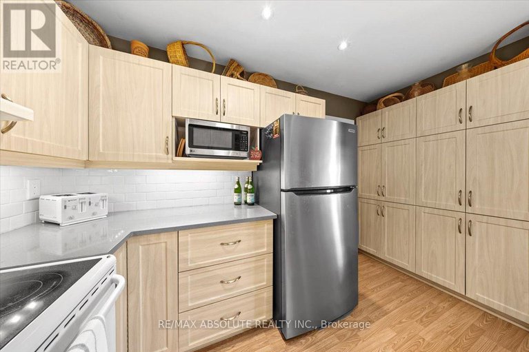 28645750/8-pine-needles-court/stittsville-central/ottawa/ontario/K2S1G5_14