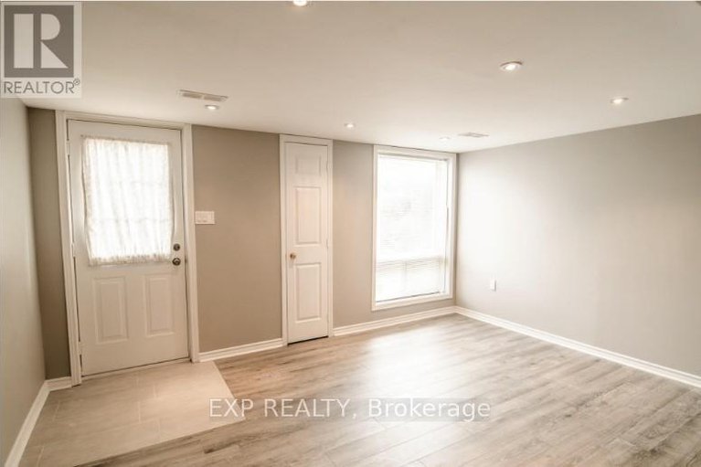 28100045/3-splinter-crescent/fairfield-heights/ottawa/ontario/K2B1B3_17