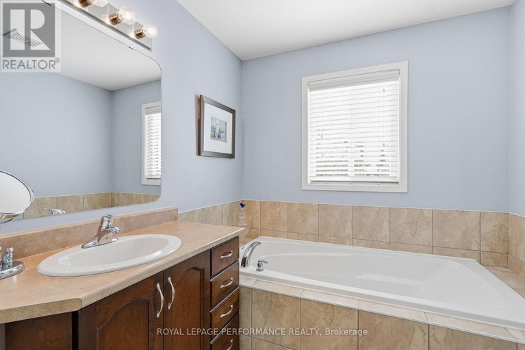 29337298/112-jade-street/town-of-rockland/clarence-rockland/ontario/K4K0C8_21