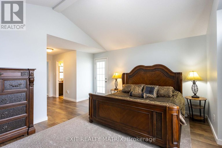 28414498/221-hillpark-high-street/mer-bleuebradley-estatesanderson-park/ottawa/ontario/K1W0B5_23
