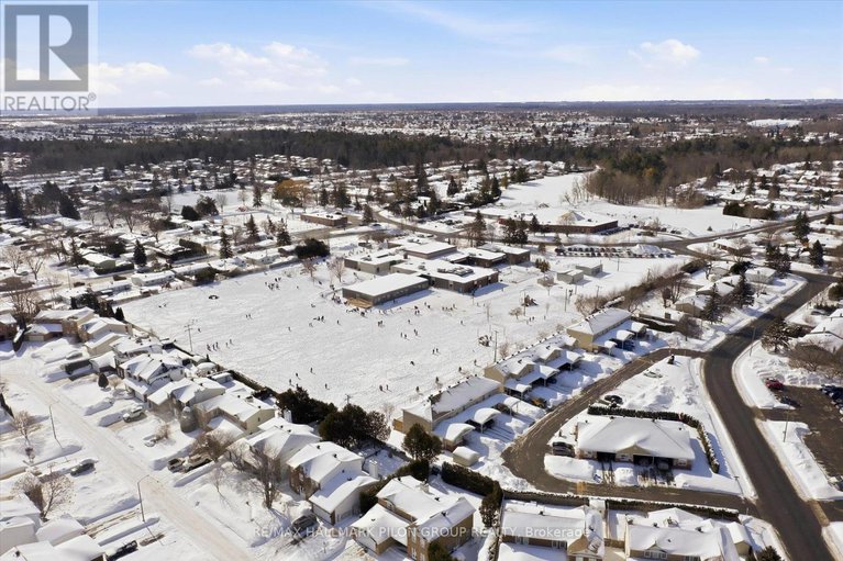 29407130/284-mceachern-crescent/bilberry-creekqueenswood-heights/ottawa/ontario/K1E3K3_26