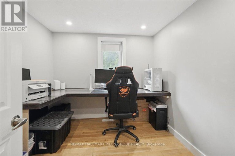 28420947/84-eastpark-drive/blackburn-hamlet/ottawa/ontario/K1B4A4_19