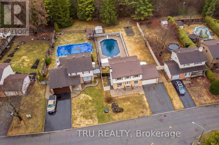 29611395/256-hoylake-crescent/bilberry-creekqueenswood-heights/ottawa/ontario/K1E2M8_2