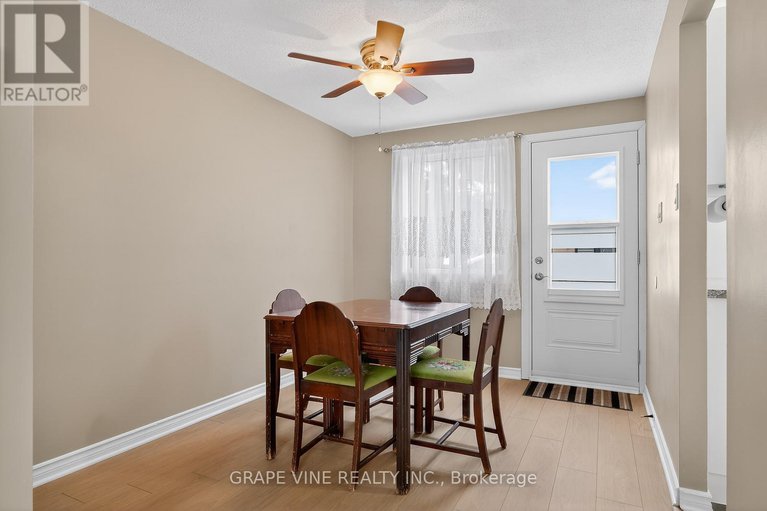 29208366/6885-bilberry-drive/convent-glen-north/ottawa/ontario/K1C2E8_9