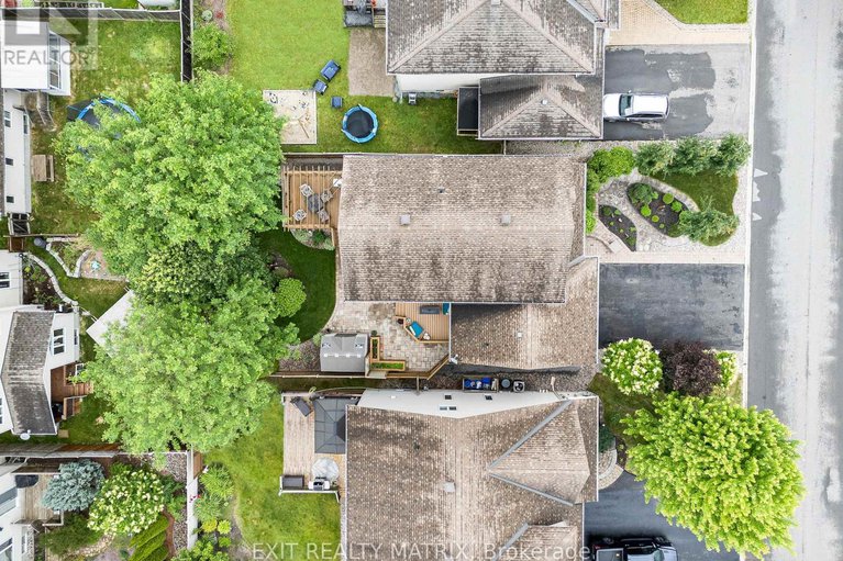 28751207/23-cobblestone-drive/village-of-russell/russell/ontario/K4R0A7_33