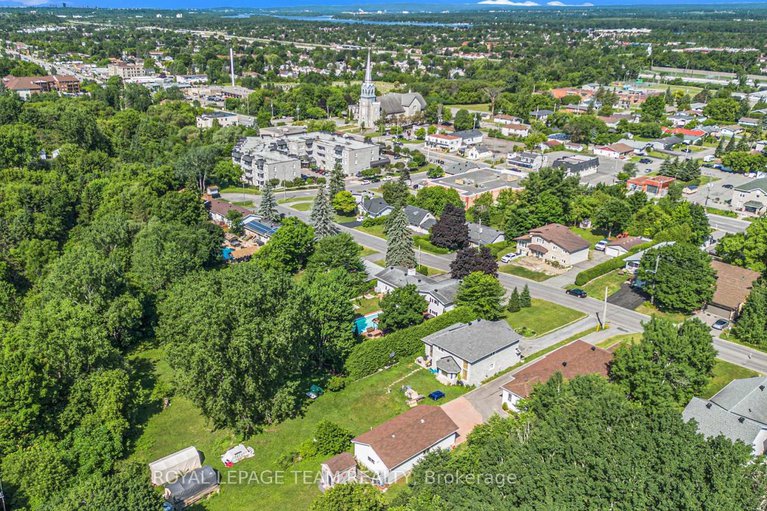 28576788/6870-edgar-brault-street/orleanssunridge/ottawa/ontario/K1C1L7_27