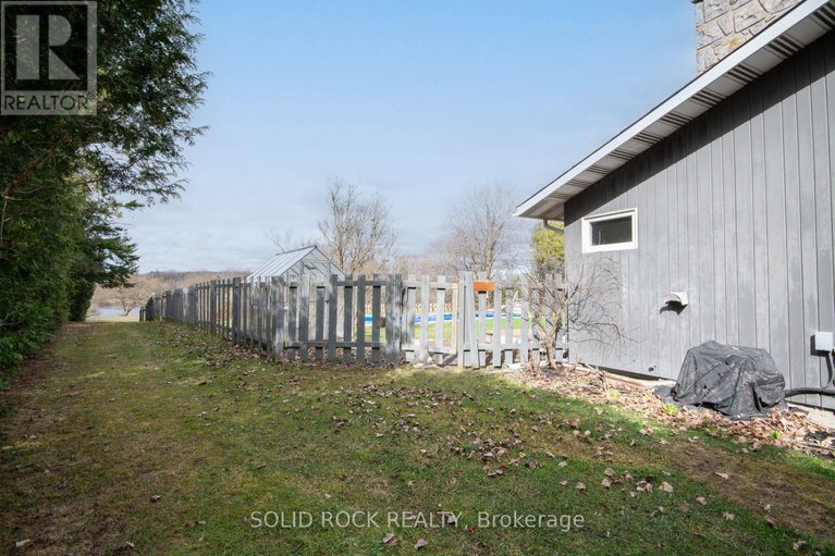 28251367/724-river-road/riverside-southgloucester-glen/ottawa/ontario/K4M1B2_18
