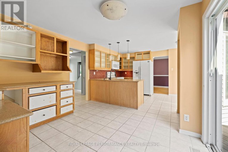 28857396/198-park-grove-drive/queenswood-heights-south/ottawa/ontario/K1E2T1_11