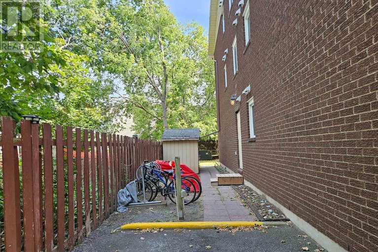 29223889/5-522-riverdale-avenue/old-ottawa-south/ottawa/ontario/K1S1S5_25