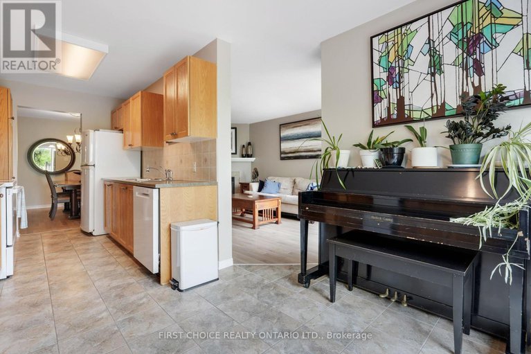28420949/196-trail-side-circle/springridgeeast-village/ottawa/ontario/K4A5B4_14
