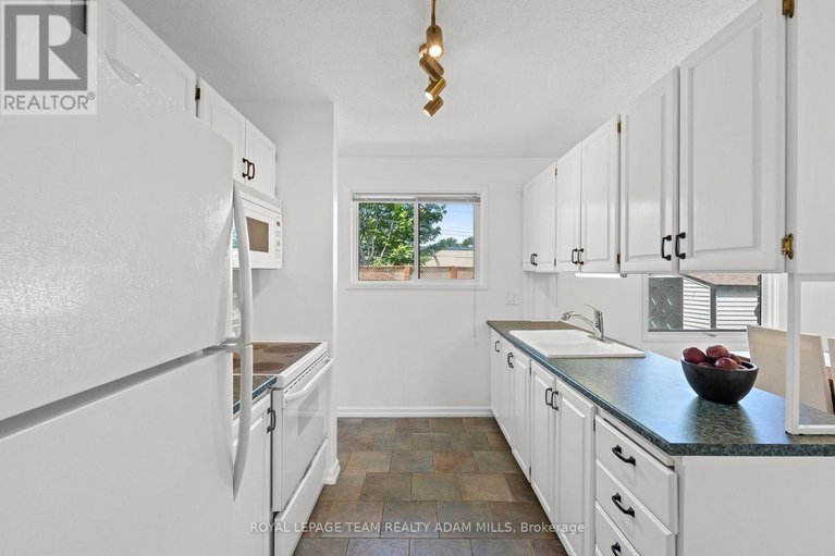 28492501/7-elterwater-avenue/crystal-beach/ottawa/ontario/K2H5J1_10