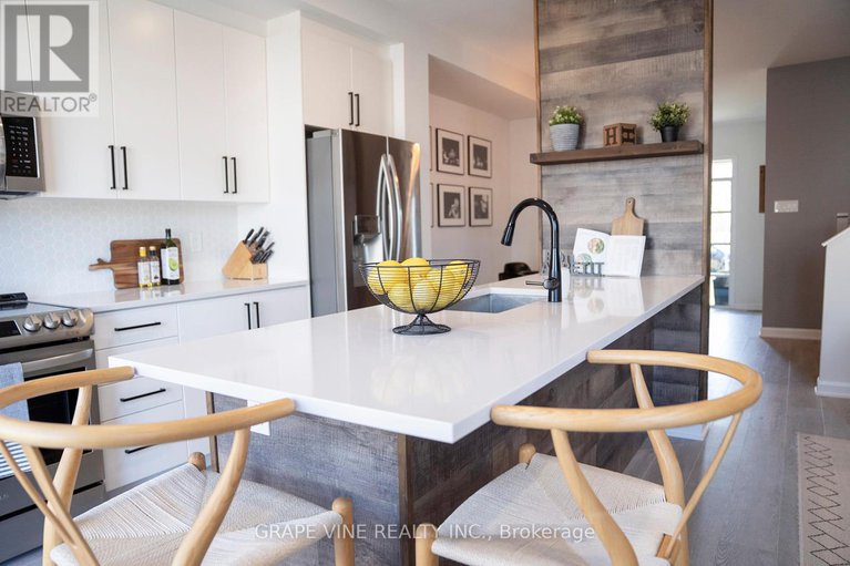 28962954/2057-caltra-crescent/half-moon-bay/ottawa/ontario/K2J6V4_7