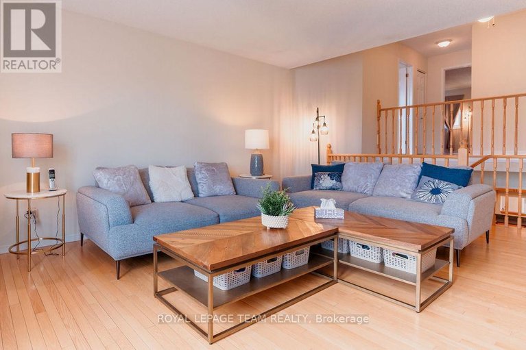 29615075/16-pickwick-drive/cedargrovefraserdale/ottawa/ontario/K2J3G1_20