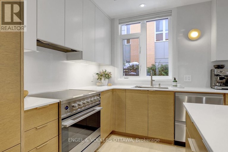 29300834/449-edison-avenue/mckellarhighland/ottawa/ontario/K2A1S5_16