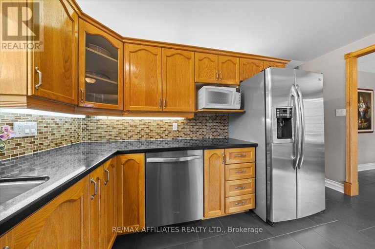 28623558/1694-toulouse-crescent/orleanssunridge/ottawa/ontario/K1C6K3_17