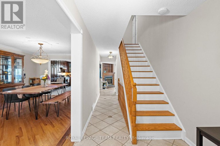 28879068/35-ivylea-street/craig-henrywoodvale/ottawa/ontario/K2G4X1_4