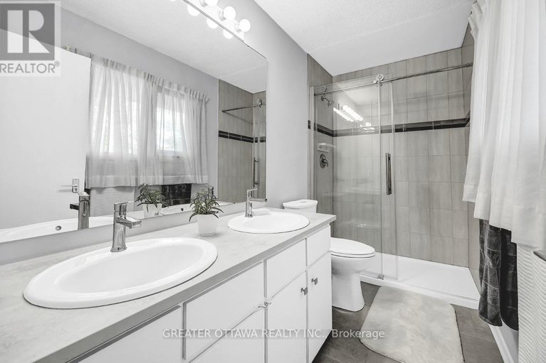 27904178/15-rutherford-crescent-s/beaverbrook/ottawa/ontario/K2K1N1_15