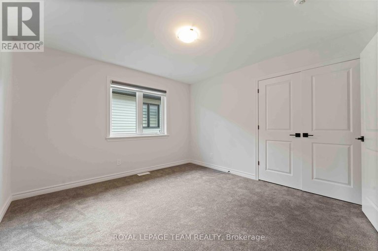 28647828/1010-brian-good-avenue/riverside-southgloucester-glen/ottawa/ontario/K4M0R3_36