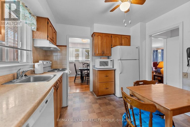 29657775/2075-neepawa-avenue/carlingwood/ottawa/ontario/K2A3L7_22