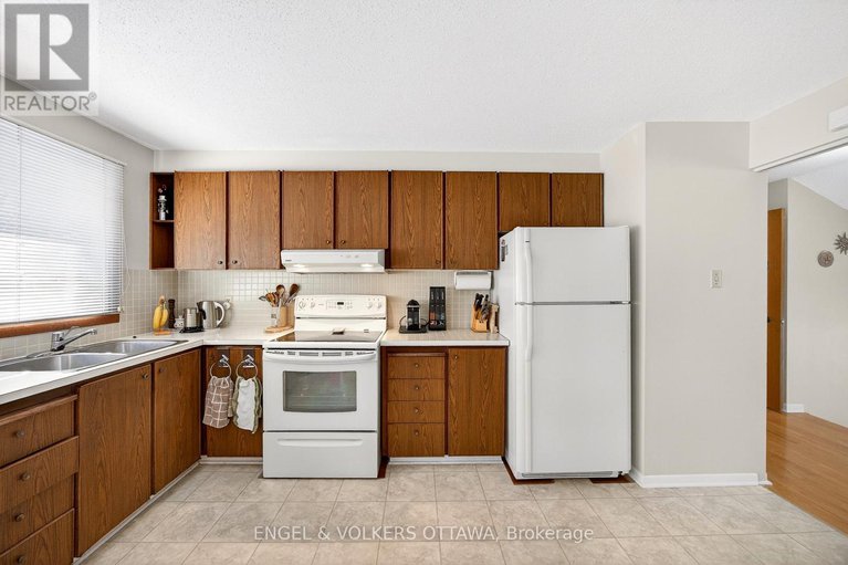 29323423/34-wallford-way/city-viewskylinefisher-heightsparkwood-hills/ottawa/ontario/K2E6B6_17