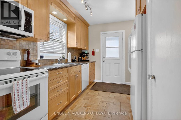 29397615/1235-erie-avenue/ridgemont/ottawa/ontario/K1V6G5_19