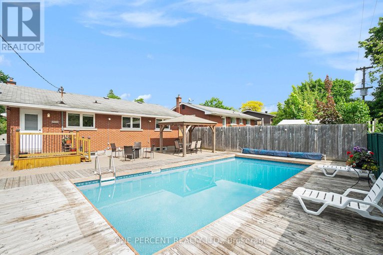 28410725/1208-stanton-road/queensway-terrace-southridgeview/ottawa/ontario/K2C3E2_16