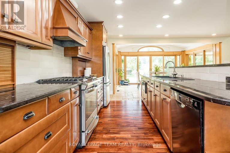 28666858/1216a-river-road/manotick-east-to-manotick-station/ottawa/ontario/K4M1B4_14