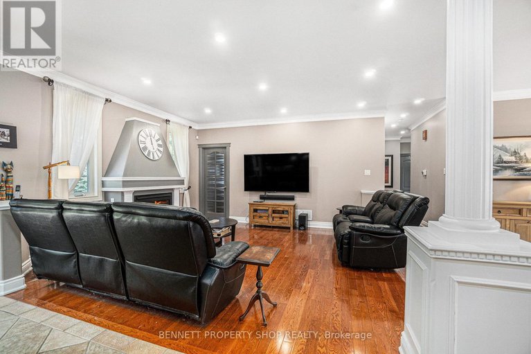 28526426/6535-empire-grove-street/greely/ottawa/ontario/K4P1G6_6