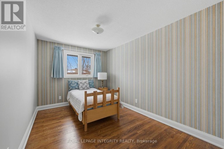 29430420/8-smugglers-court/arlington-woods/ottawa/ontario/K2H7Y7_32