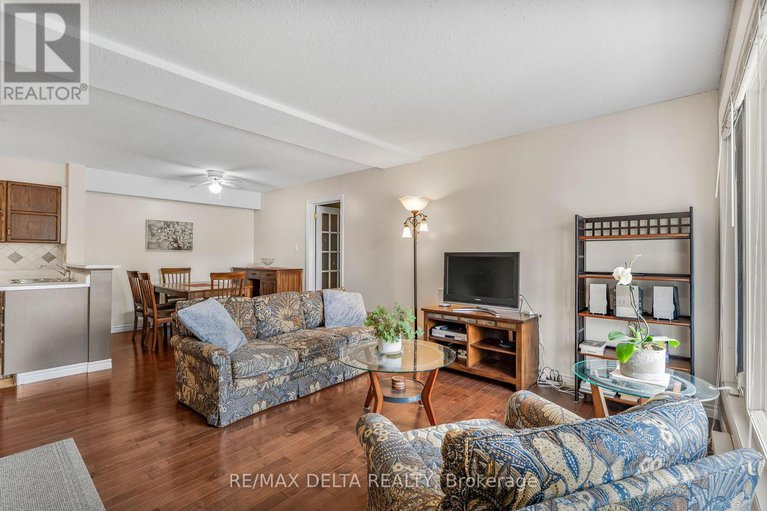 28888821/110-1825-marsala-crescent/fallingbrookpineridge/ottawa/ontario/K4A2E7_8
