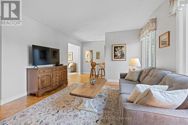 28900932/2486-regina-street/lincoln-heights/ottawa/ontario/K2B6X5_10