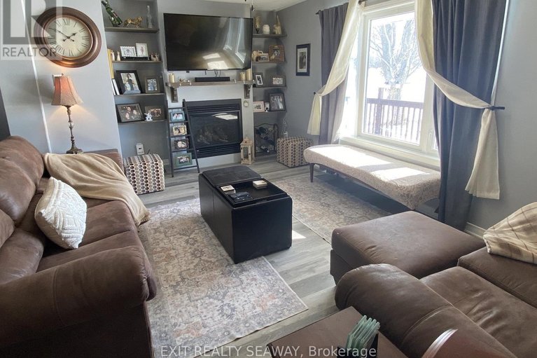 29385962/16825-county-rd-15-road/moose-creek/north-stormont/ontario/K0C1W0_11