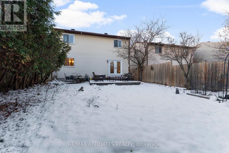 29162988/31-exeter-drive/on-the-green/ottawa/ontario/K2J1Z9_29