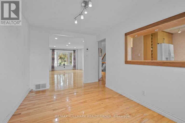 28678451/1089-barwell-avenue/fairfield-heights/ottawa/ontario/K2B8H4_9
