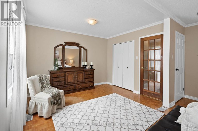 28581725/2143-hubbard-crescent/beacon-hill-north/ottawa/ontario/K1J6L3_14