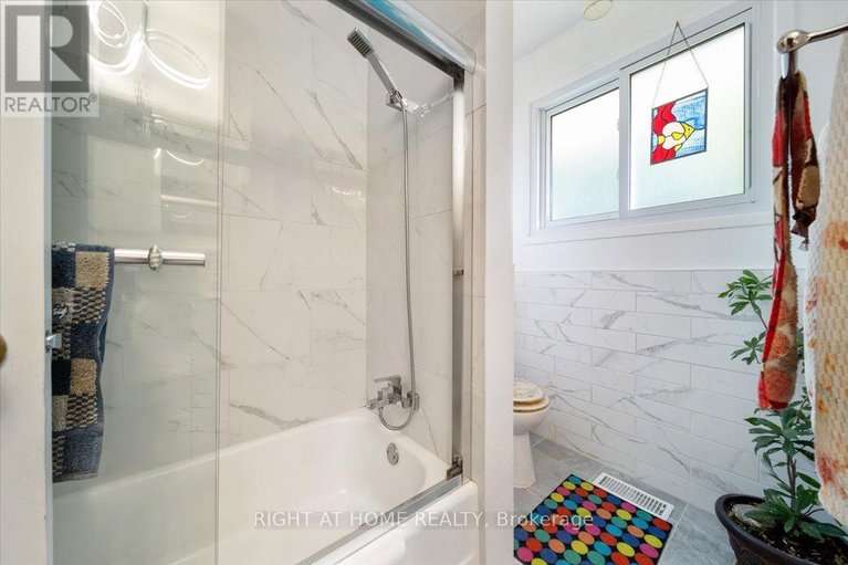 29161364/1-harrogate-place/crystal-beach/ottawa/ontario/K2H5L6_7