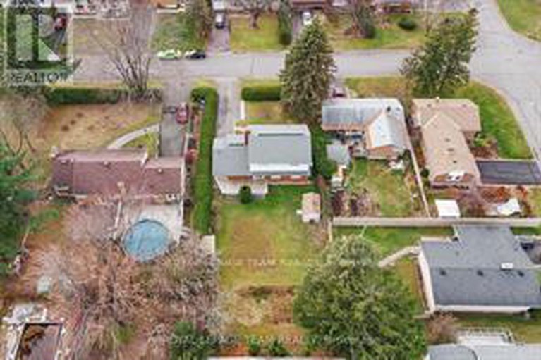 28367532/2099-balharrie-avenue-s/hawthorne-meadows/ottawa/ontario/K1G1G4_27