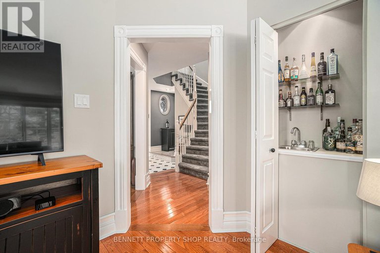 28600235/22-ashwood-crescent/meadowlandscrestview/ottawa/ontario/K2G2S8_15