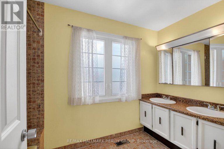 29582128/1050-plante-drive/hunt-clubwestern-community/ottawa/ontario/K1V9E6_39